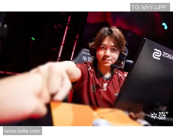 FPX在激烈对决中惜败TYL展现出顽强拼搏精神与团队默契的精彩比赛回顾